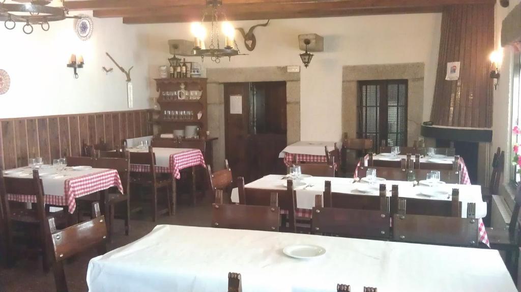 Hostal Restaurante El Chato El Barraco Luaran gambar