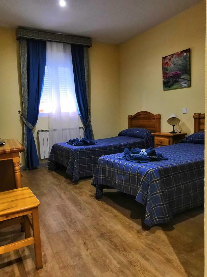 Hostal Restaurante El Chato El Barraco Bilik gambar
